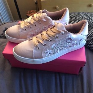 Betsy Johnson pink embroidered flower sneakers